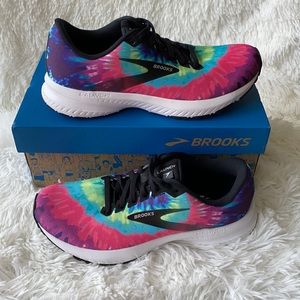 NIB Brooks Launch 7 Tie Dye